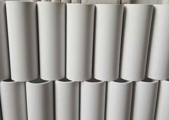 20 KV/mm Tegangan Pemecahan Al2O3 Keramik dengan Ekspansi Termal 7,2 X 10-6/K dan Konstan Dielektrik 9.6