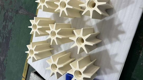 25w/mk Konduktivitas Termal Keramik Alumina Oksida Putih / Kuning Dengan Umur Panjang