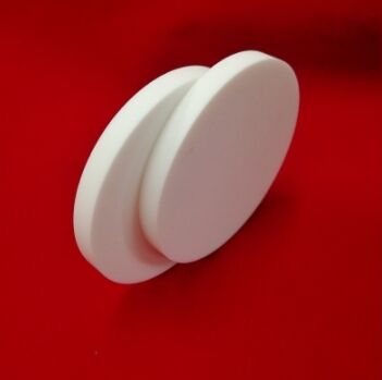 Kaca Keramik Macor Keramik Plate yang dapat diproses menawarkan modulus elastis 65GPA Sempurna untuk isolasi industri dan daya tahan mekanik