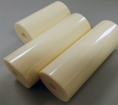 Resistivitas Volume 1014 Ωcm Al2O3 Keramik Resistansi Isolasi 1012 Ωcm Insulator Listrik untuk Aplikasi Industri