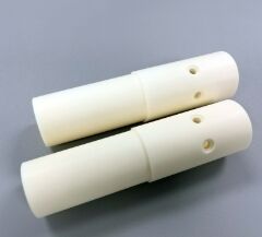 Resistensi Isolasi 1012 Ohm Centimeter Aluminium Oxide Keramik Menyediakan Kemampuan Frekuensi Radio dan Isolasi Listrik